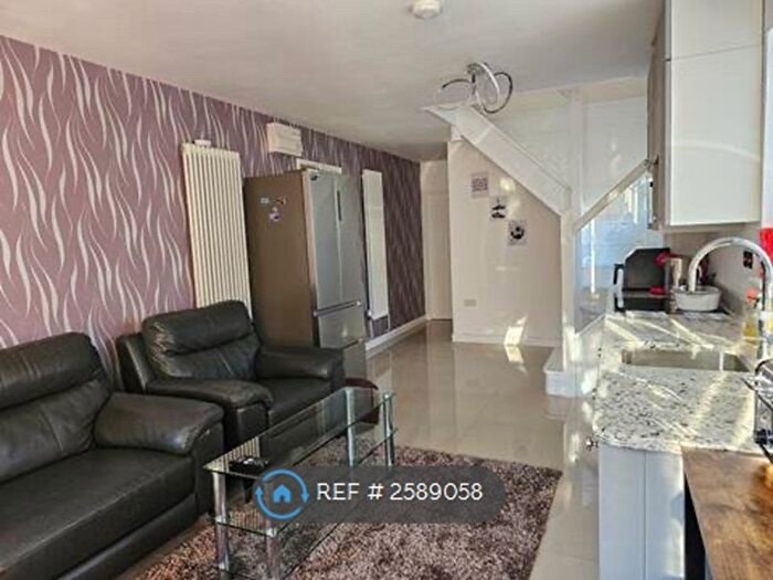 3 Bedroom Semi-Detached House To Rent In Christchurch Close, Birmingham, B15