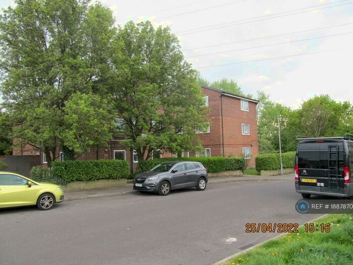 2 Bedroom Flat To Rent In Aspen Way, Poole, BH12