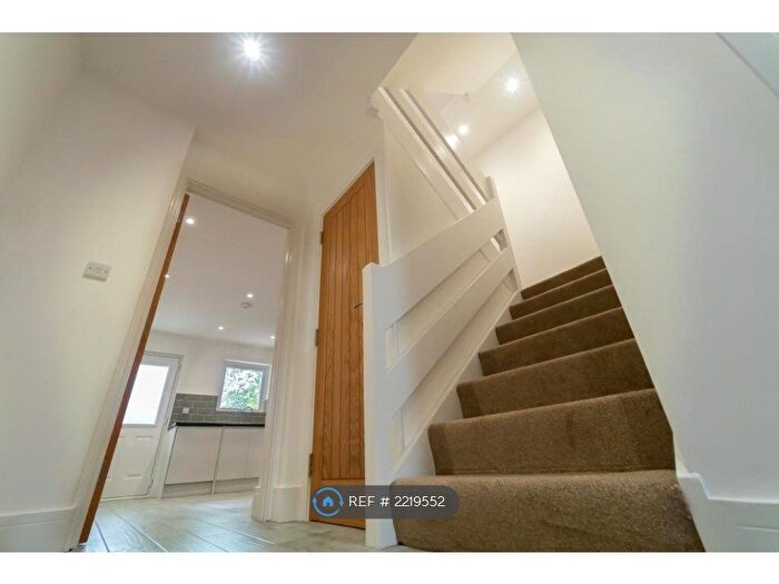 4 Bedroom Terraced House To Rent In Smalley Close, London, N16