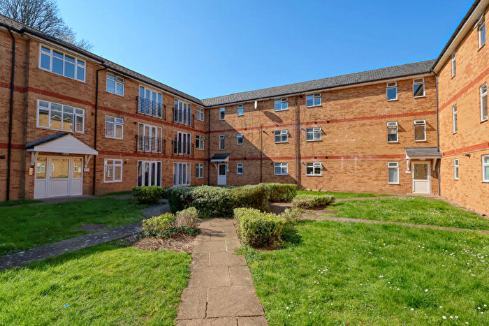 1 Bedroom Apartment For Sale In Temple End, High Wycombe, Buckinghamshire, HP13