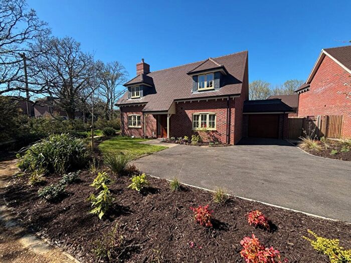 3 Bedroom Chalet For Sale In Constable Close, Fittleworth, RH20