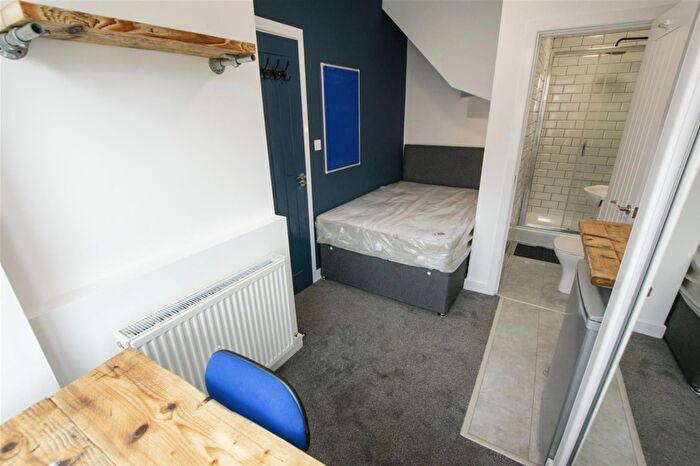 6 Bedroom House To Rent In Rookery Road, Selly Oak, Birmingham, B29