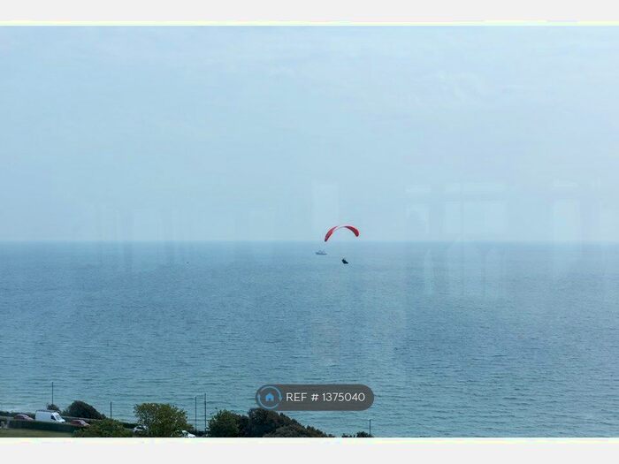 2 Bedroom Flat To Rent In Tower Court, Bournemouth, BH2