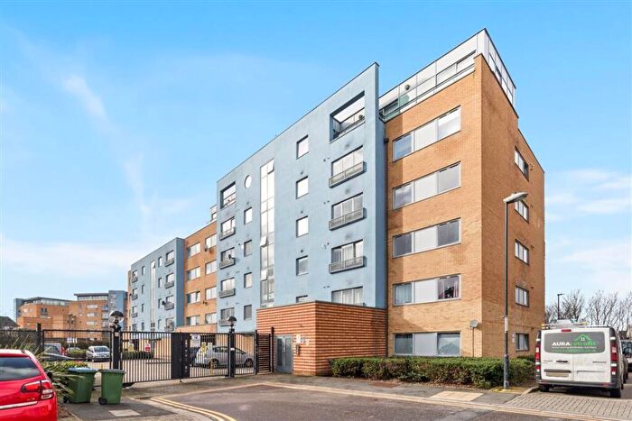 2 Bedroom Flat To Rent In Warrior Close, West Thamesmead, SE28