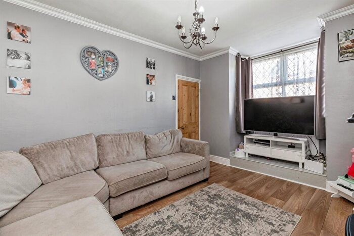 2 Bedroom End Of Terrace House For Sale In Longfellow Road, Gillingham, ME7