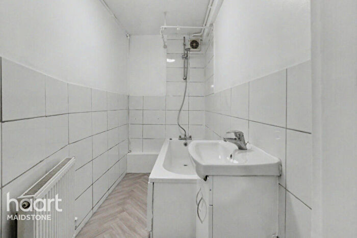 1 Bedroom Apartment For Sale In Buckland Hill, Maidstone, ME16