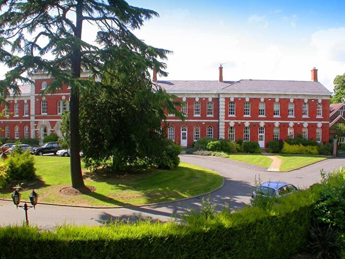 3 Bedroom Flat For Sale In Ellesmere Place, Walton-On-Thames, KT12