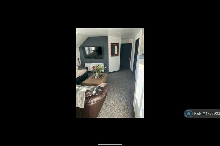 2 Bedroom Maisonette To Rent In Woodhouse Close, Cirencester, GL7