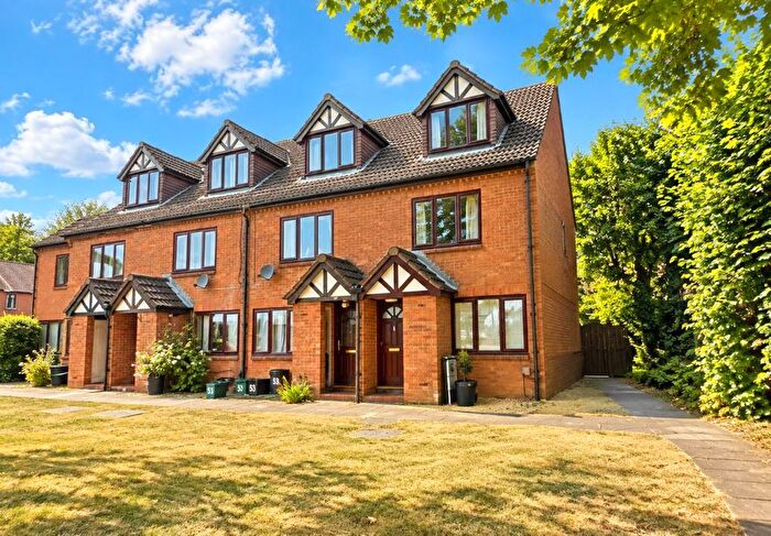 1 Bedroom Maisonette For Sale In Priory Close, Beckenham, BR3