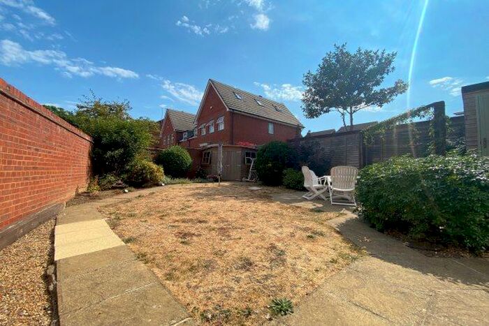 1 Bedroom Flat To Rent In Tregony Road, Orpington, BR6