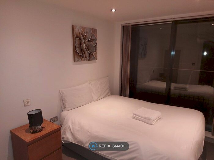 2 Bedroom Flat To Rent In The Axis, Nottingham, NG1