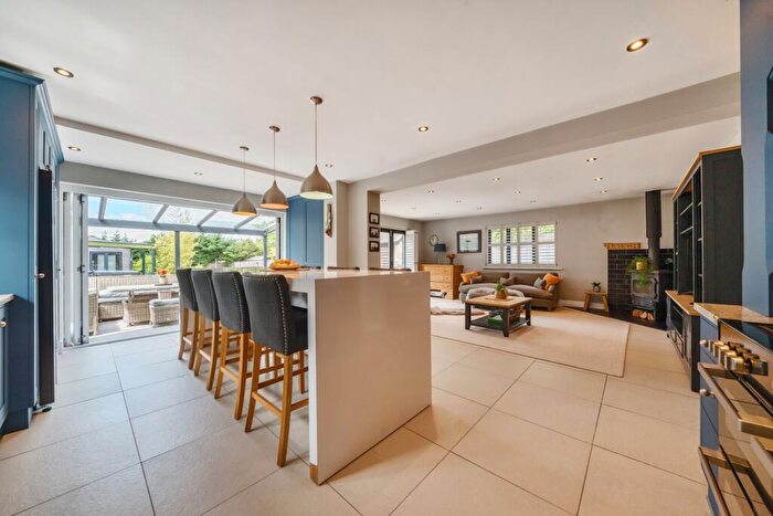 4 Bedroom Detached House For Sale In Swinbrook Road, Carterton, Oxfordshire, OX18