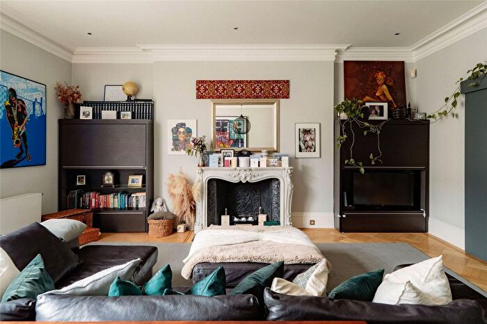 3 Bedroom Flat To Rent In De Vere Gardens, Kensington, W8