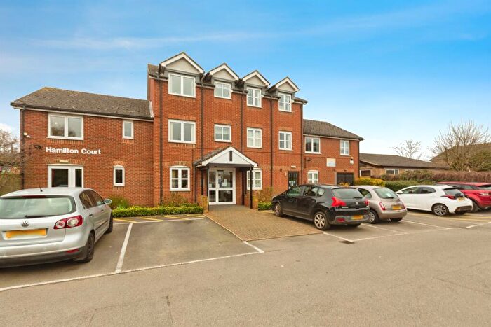 2 Bedroom Flat For Sale In Hamilton Court, Leighton Buzzard, LU7