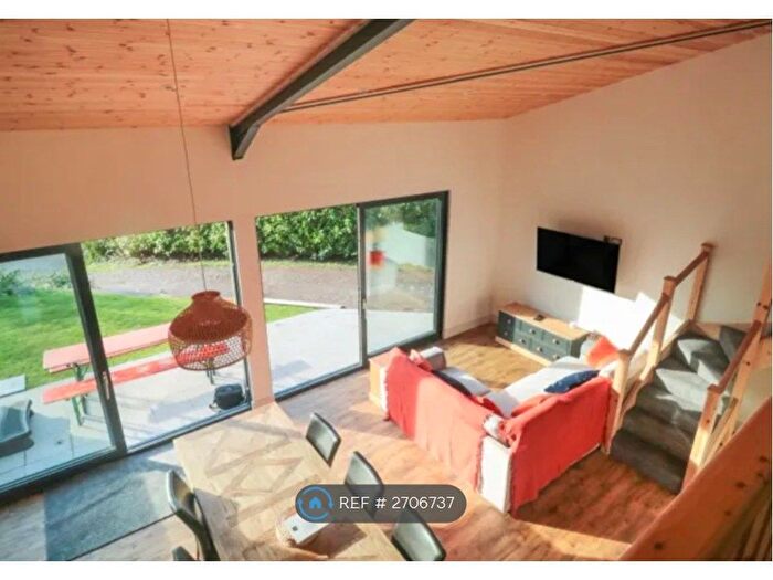 3 Bedroom Semi-Detached House To Rent In New Park, Tiverton, EX16