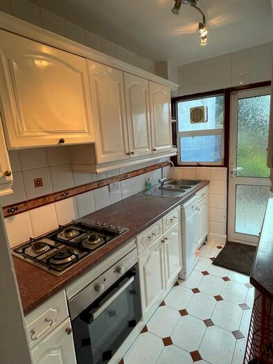 3 Bedroom End Of Terrace House To Rent In Gidd Hill, Coulsdon CR5