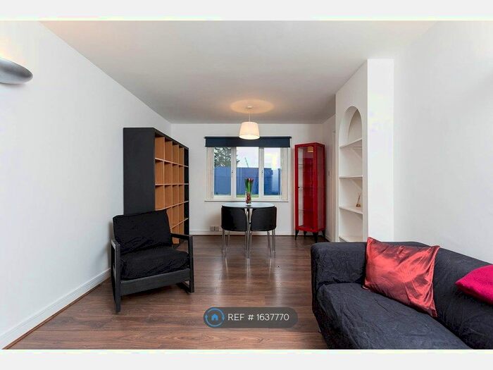 2 Bedroom Flat To Rent In Brymay Close, Bow, E3