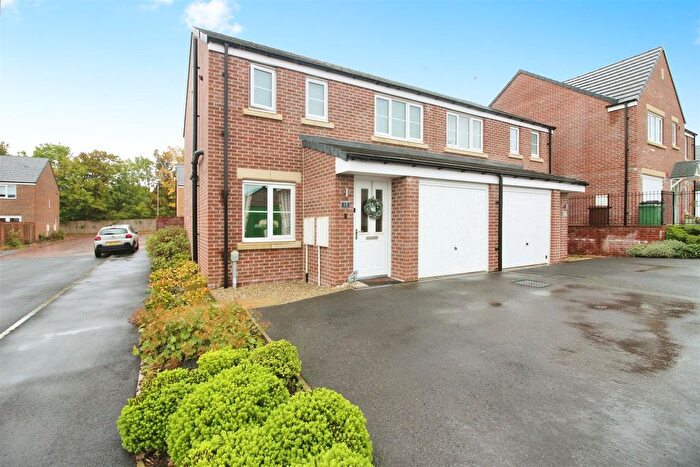 3 Bedroom Semi-detached House For Sale In Averill Way, Micklefield, LS25