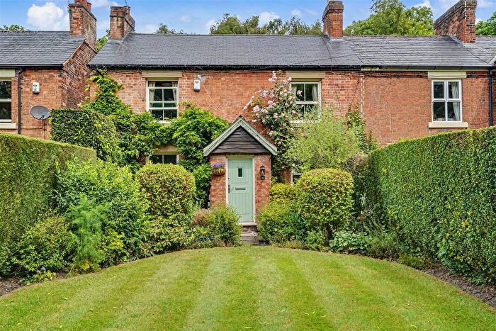 3 Bedroom Semi Detached House For Sale In The Field, Shipley, DE75