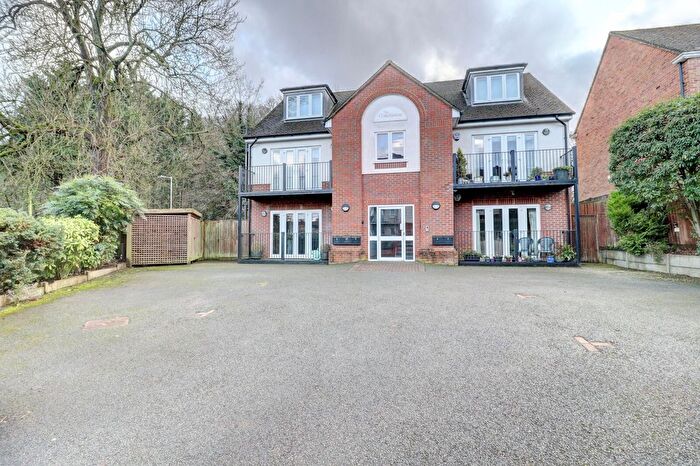 2 Bedroom Flat For Sale In Cedar Avenue, Hazlemere, High Wycombe, Buckinghamshire, HP15