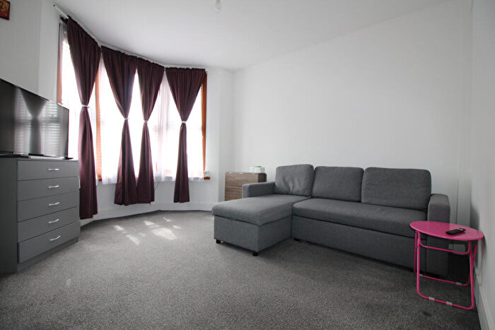 1 Bedroom Flat To Rent In Ley Street, Ilford, IG1