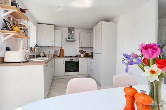 3 Bedroom Town House For Sale In Sunningdale Close, Botley, SO32