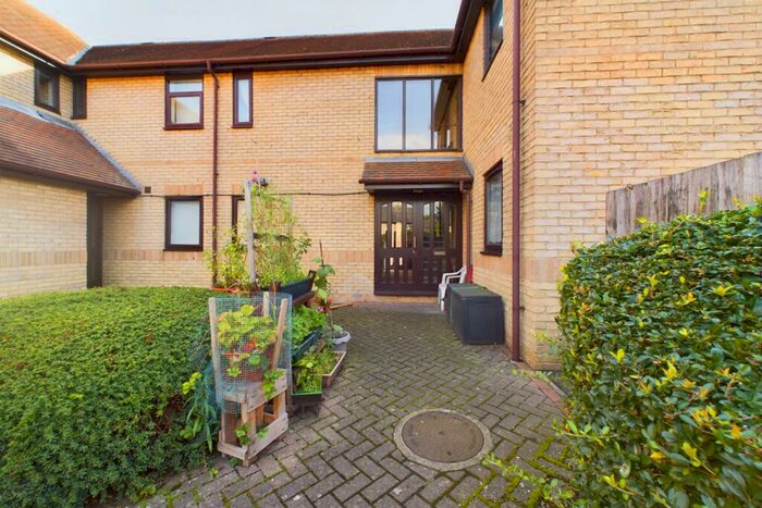 1 Bedroom Apartment To Rent In East Street, St. Ives, Cambridgeshire, PE27