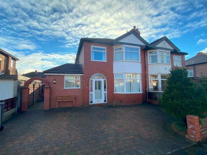 3 Bedroom Semi-Detached House To Rent In Edale Grove, Sale, M33