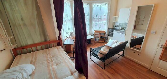 Studio To Rent In Pemberton Road, London, N4