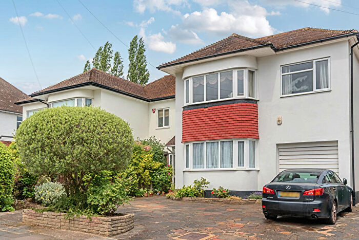 5 Bedroom Semi-Detached House For Sale In Hill Crescent, Totteridge, N20