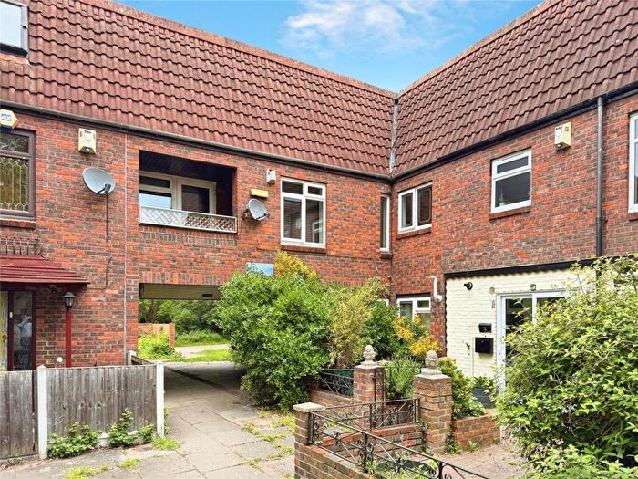 2 Bedroom Apartment For Sale In Tillingham Green, Basildon, Essex, SS15