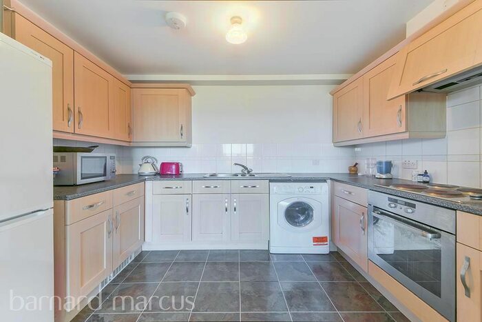 1 Bedroom Flat To Rent In Cline Road, London, N11