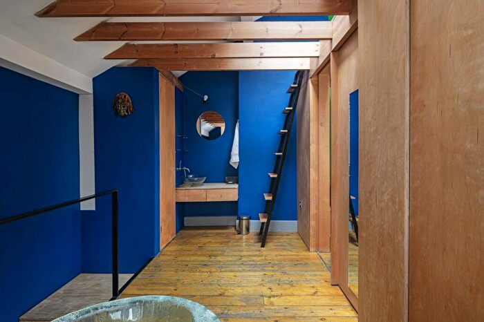 1 Bedroom End Of Terrace House To Rent In Queensbridge Road, Haggerston, London, E2