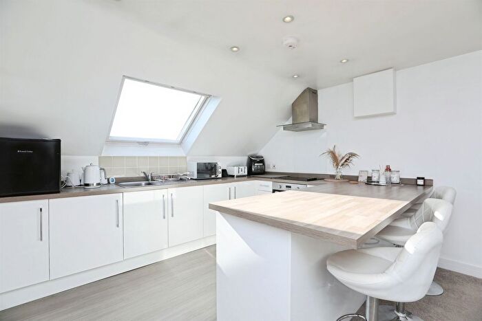 2 Bedroom Flat For Sale In Station Road, Rainham, ME8