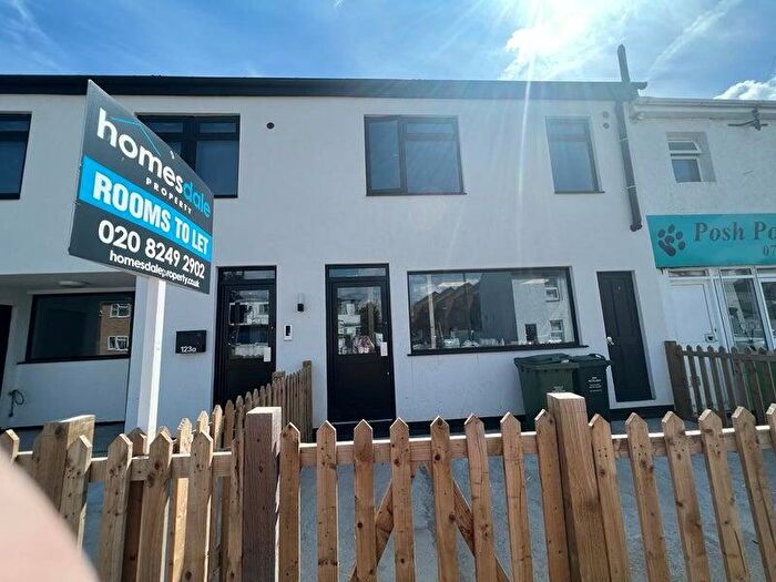 House Of Multiple Occupation To Rent In Milton Road, Swanscombe, Kent, DA10