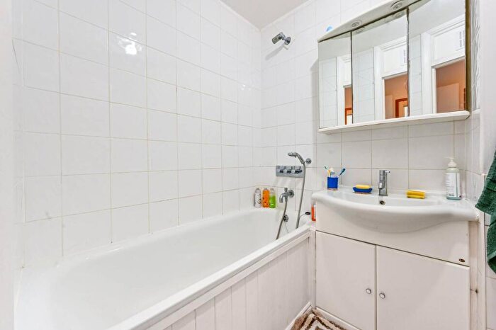 Studio For Sale In Oakley Square, Camden, London, NW1