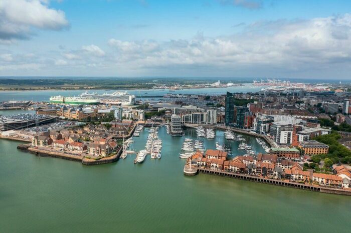 1 Bedroom Apartment To Rent In Vantage Tower, Centenary Plaza, SO19