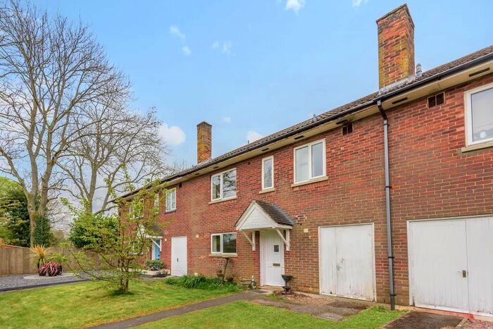 3 Bedroom Semi-Detached House For Sale In Bishops Green, Hampshire, RG20