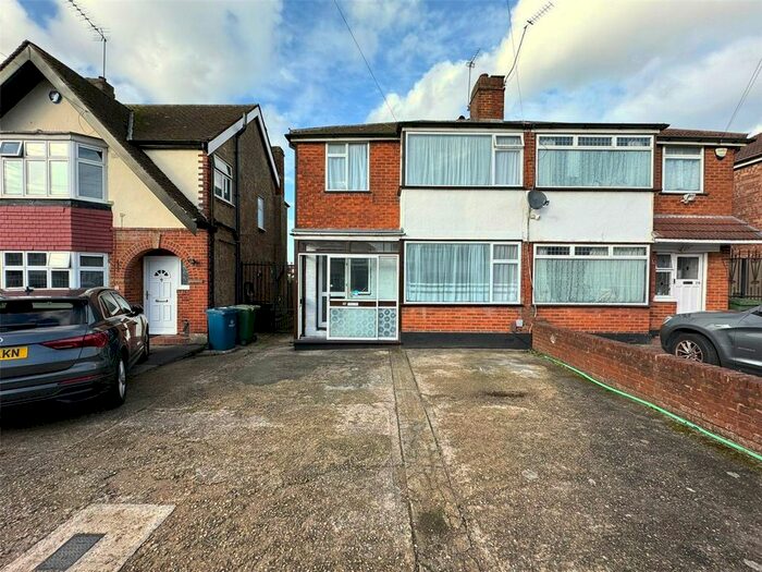 3 Bedroom Detached House To Rent In Hiliary Gardens, Stanmore, Middlesex, HA7