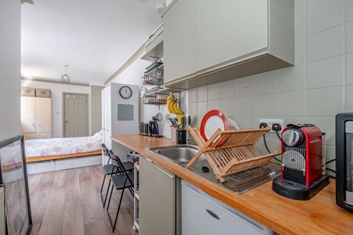 1 Bedroom Flat To Rent In Biscay Road, London, W6