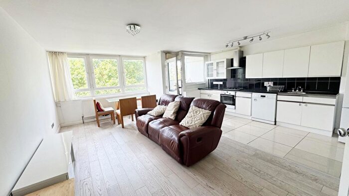 2 Bedroom Flat To Rent In Scotney House, Mead Place, Mare Street, E9