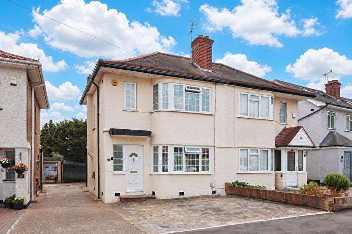3 Bedroom Semi-Detached House For Sale In Derwent Drive, Hayes, UB4