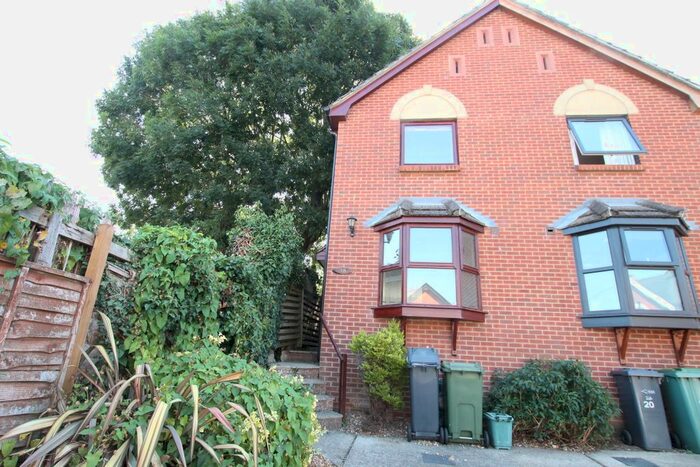 2 Bedroom Semi-Detached House To Rent In Moor Green Road, Cowes, PO31