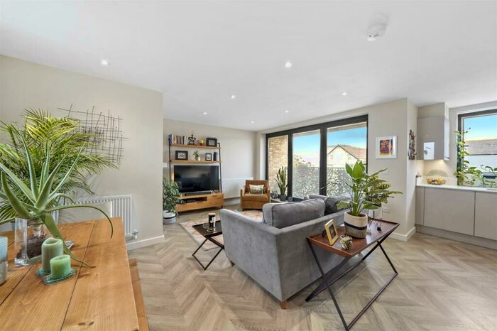 1 Bedroom Apartment To Rent In Holmesdale Road, South Norwood, SE25