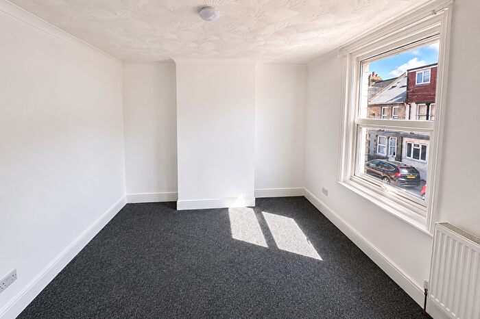 1 Bedroom Flat To Rent In Balmoral Road, Gillingham, ME7