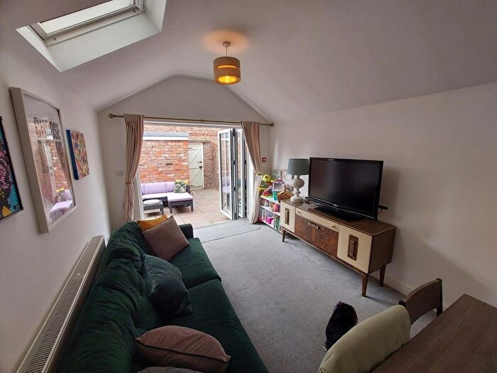 2 Bedroom Flat To Rent In Burton Stone Lane, York, YO30