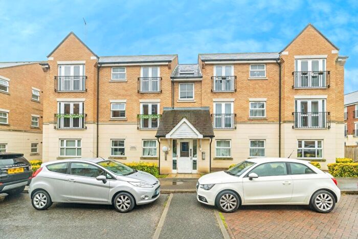2 Bedroom Flat For Sale In Cormorant Way, Leighton Buzzard, Bedfordshire, LU7