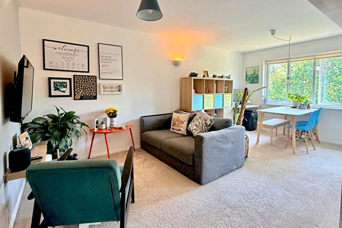 1 Bedroom Flat For Sale In Charing Close, BH24