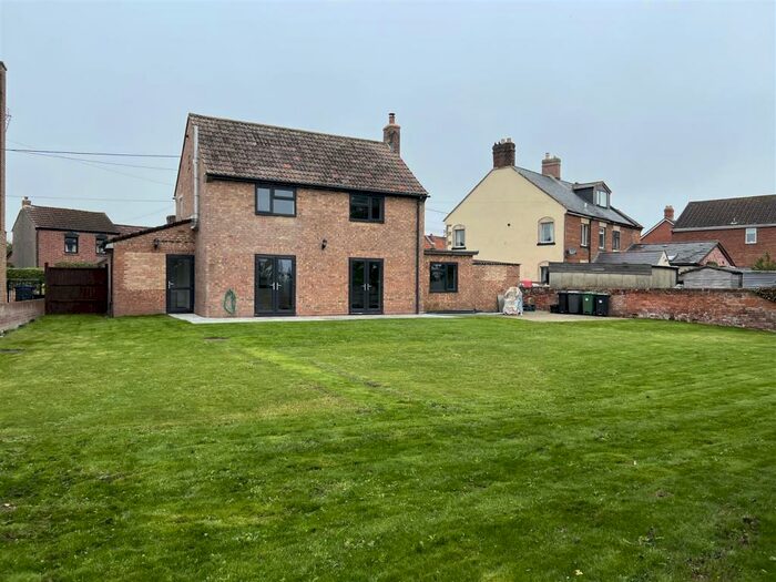 4 Bedroom Detached House To Rent In North Bradley, Trowbridge, BA14