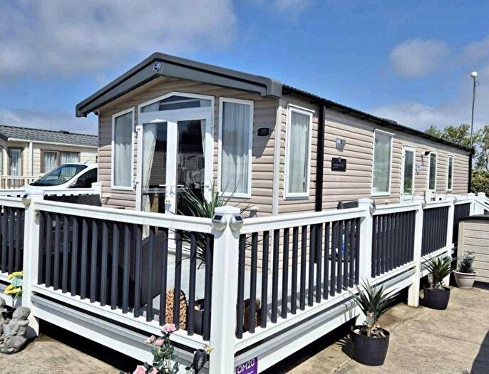 2 Bedroom Park Home For Sale In Coast Road, Corton, NR32